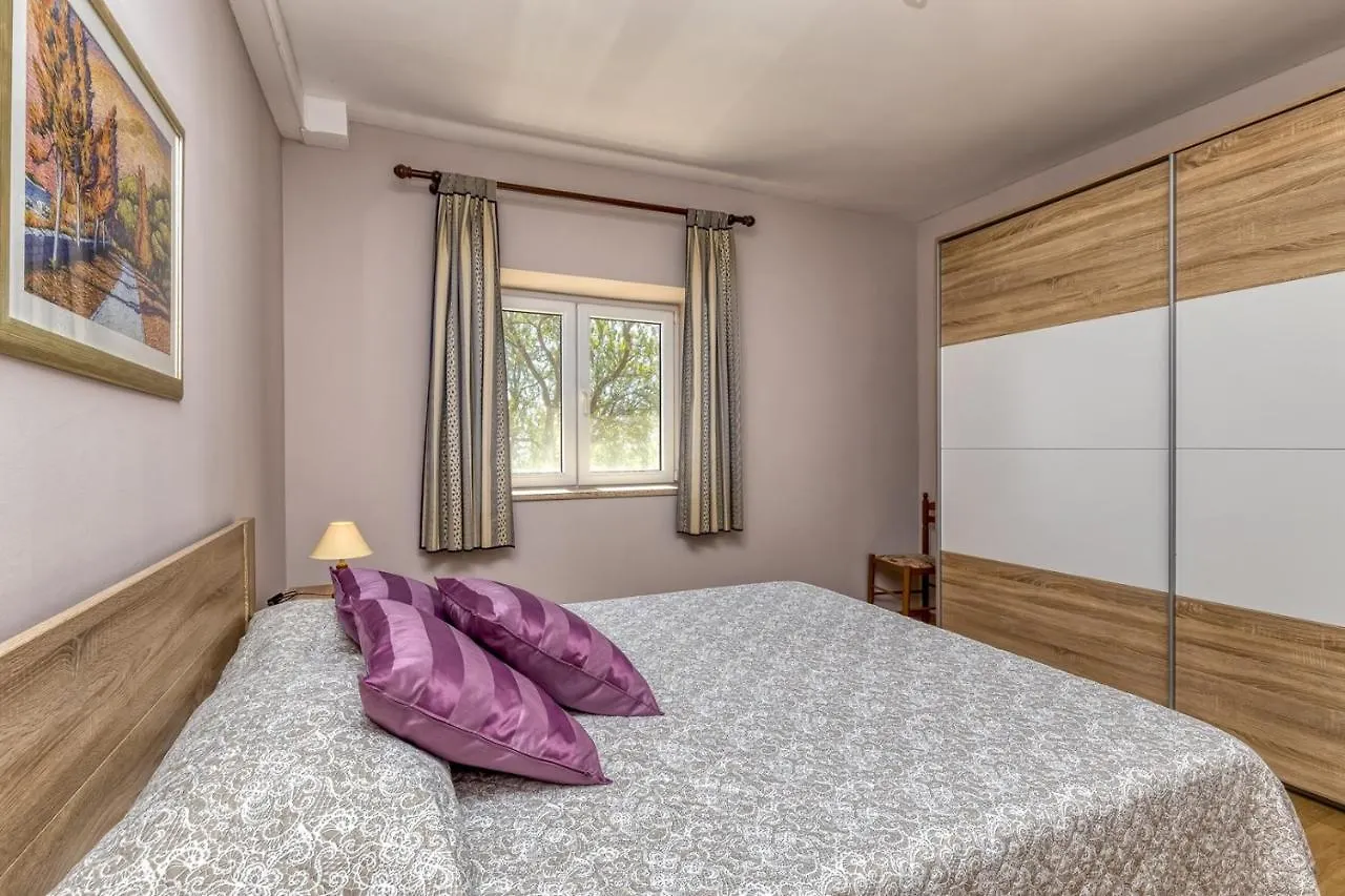 Rinaldis Hotel Kastelir 0*,