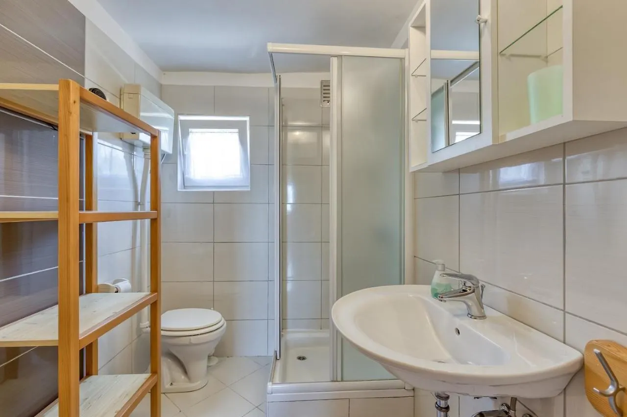 Rinaldis Hotel Kastelir Guest house